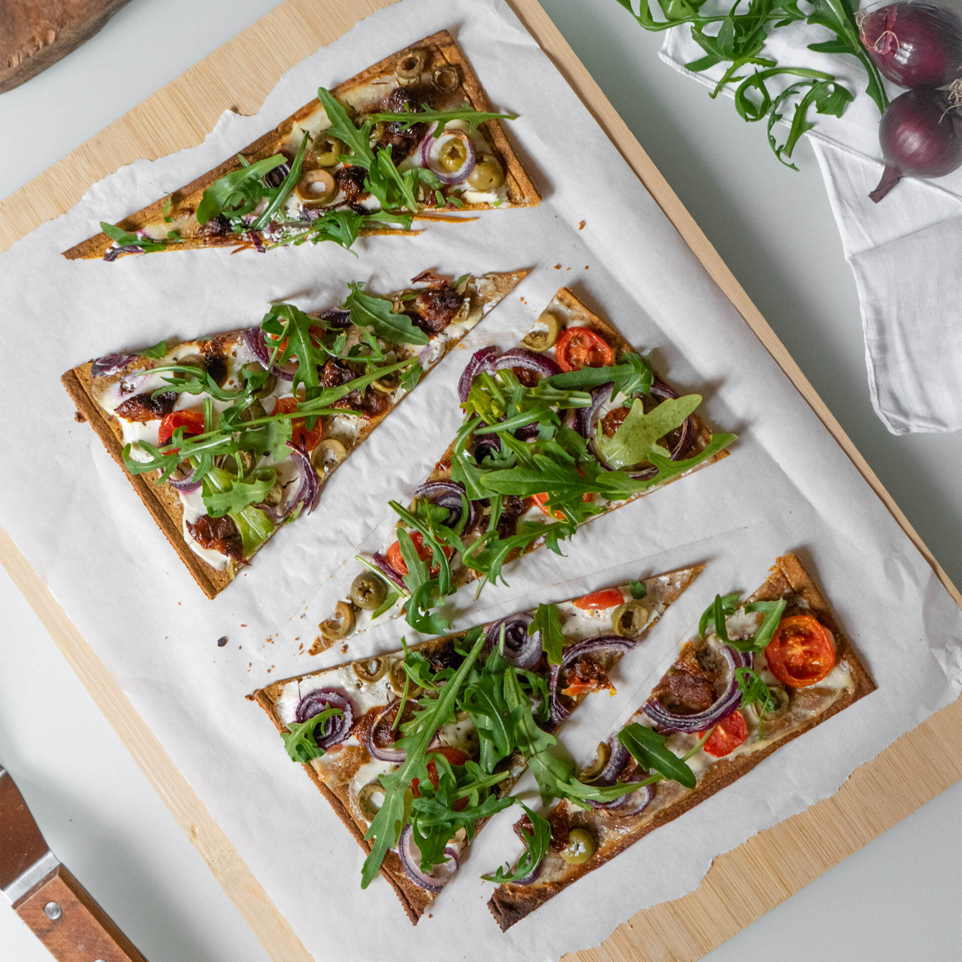 Vegane Rote Beete Wraps mit Pilzragout, Tofu, Spinat und Karamellisierten Walnüssen - Beetgold Vollgemüse